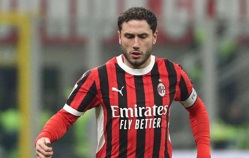AC米兰右后卫引援计划面临挑战，法甲新星因转会费过高遭冷却