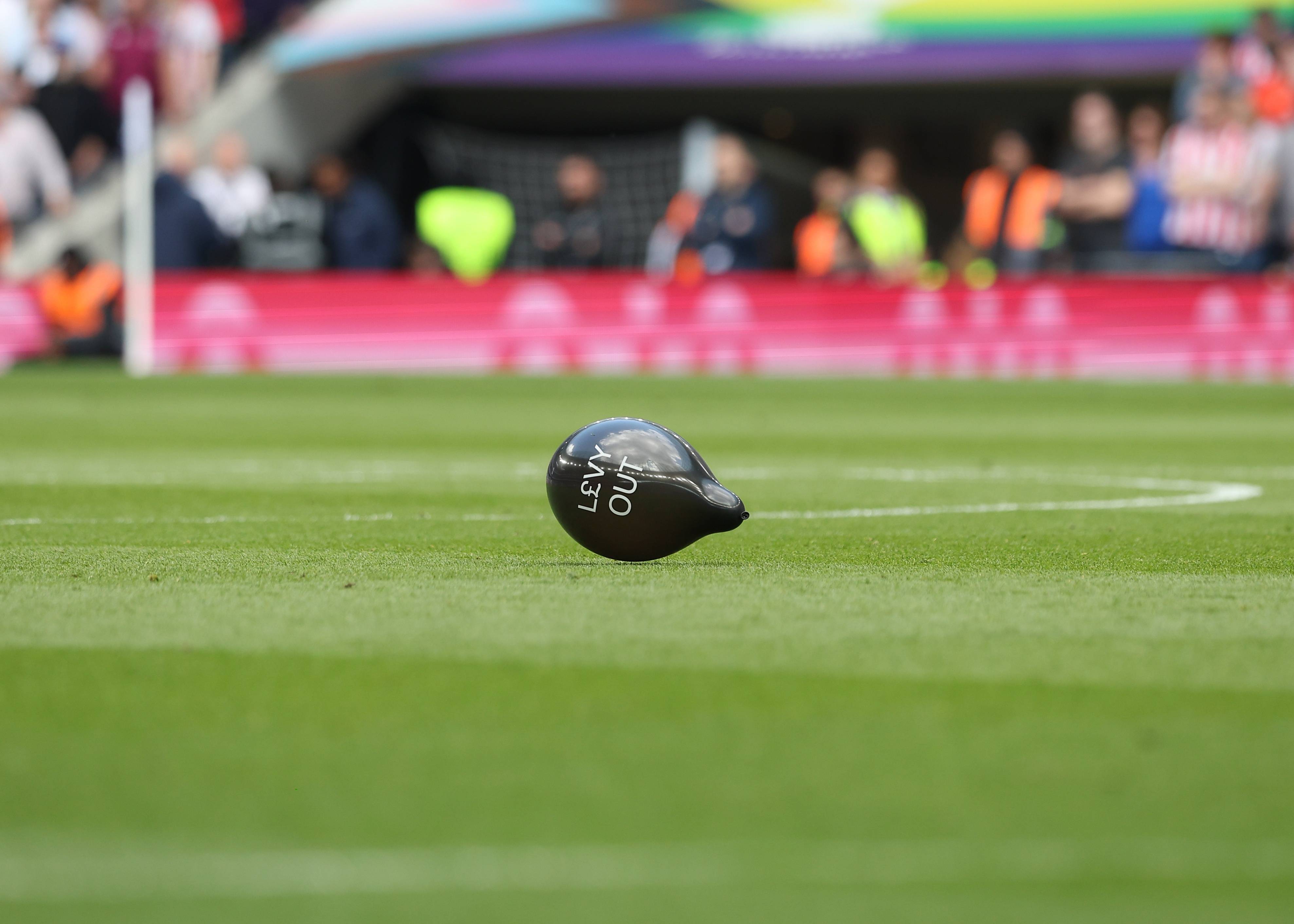 热刺球迷计划抗议，要求俱乐部加大引援力度